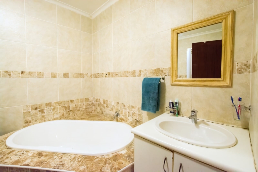 4 Bedroom Property for Sale in Kabeljauws Eastern Cape